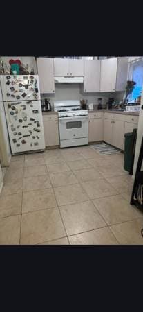 Small Studio Apartment - Image 5