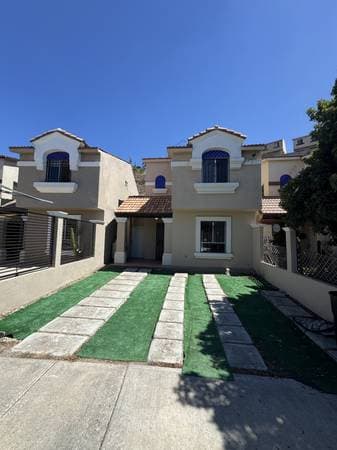 FOR SALE: House in Quinta Versalles - Image 2