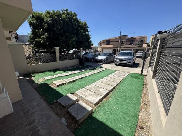 FOR SALE: House in Quinta Versalles - Image 3