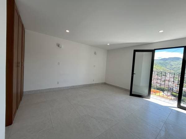 Casa Molino – Unit B Luxury and Comfort with Incredible Views - Image 2