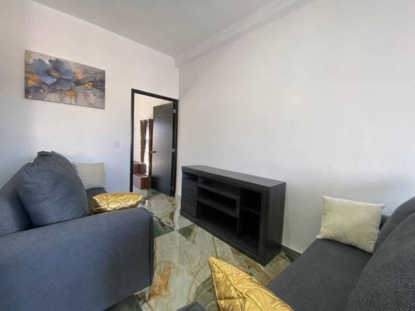 Large Studio in 5 De Diciembre - Image 4