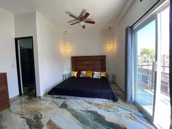 Large Studio in 5 De Diciembre - Image 5