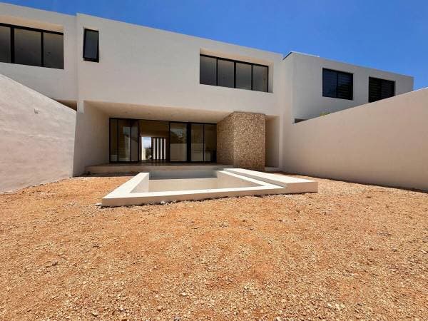 Venta de Casa en Dzityá, 3 recámaras, alberca, junto a Col. Montreal - Image 2