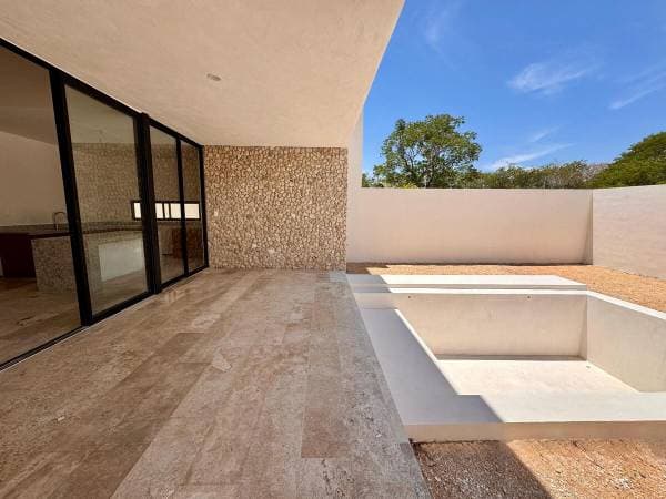 Venta de Casa en Dzityá, 3 recámaras, alberca, junto a Col. Montreal - Image 4