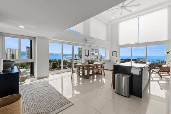 --Beautiful and spacious two-level penthouse Condo Zoho PH 1401-- - Image 2