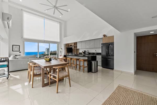 --Beautiful and spacious two-level penthouse Condo Zoho PH 1401-- - Image 3