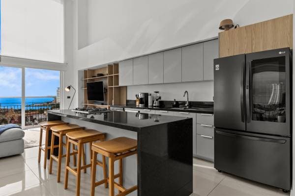 --Beautiful and spacious two-level penthouse Condo Zoho PH 1401-- - Image 4