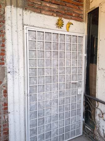 Corner house for sale, commercial or residential - Image 4