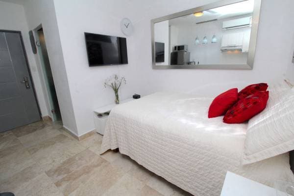 studio 1 bath in 5 de diciembre with washer & dryer