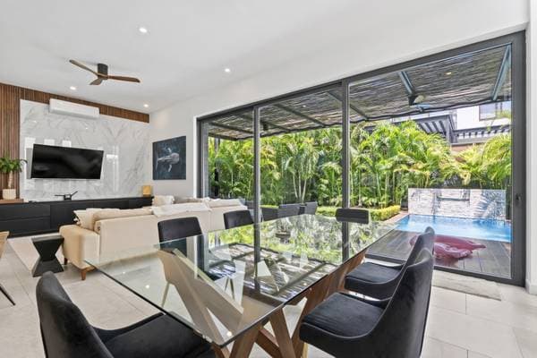 Flamingos Sports - Your New Home, Check it out! $650,000 USD - Image 4