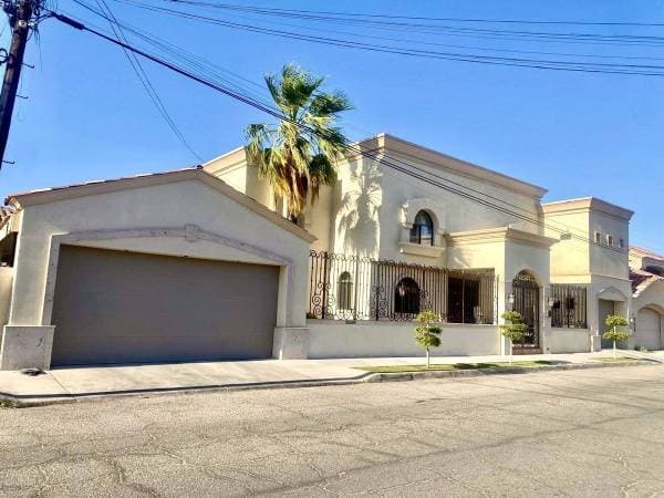 ‼️House for sale in Villafontana Segunda Sección with large yard ‼️ - Image 2