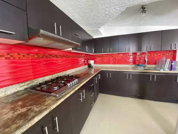 2 bed 2 baths close to las moras