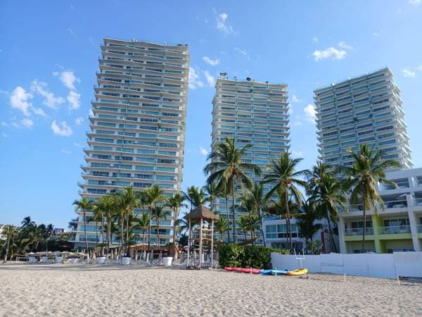 1 bedroom condo at ICON beachfront condominios lterm lease