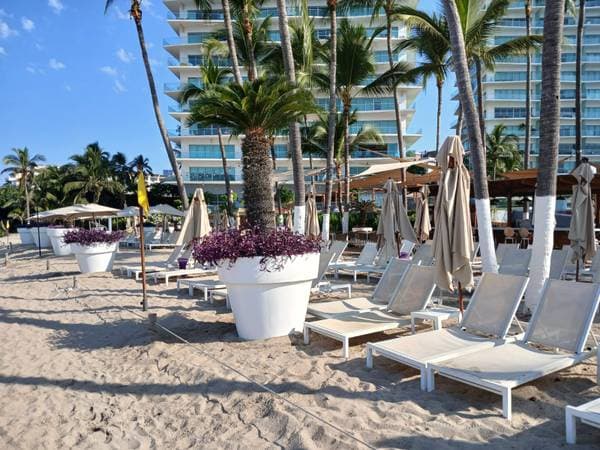 1 bedroom condo at ICON beachfront condominios lterm lease - Image 3