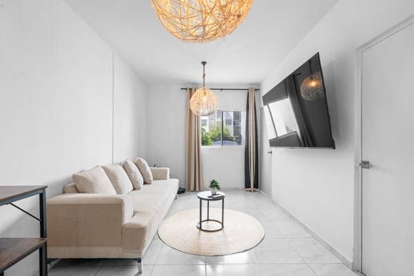 $100,000. USD. 2 bedroom 1 bath 😮 - Image 5