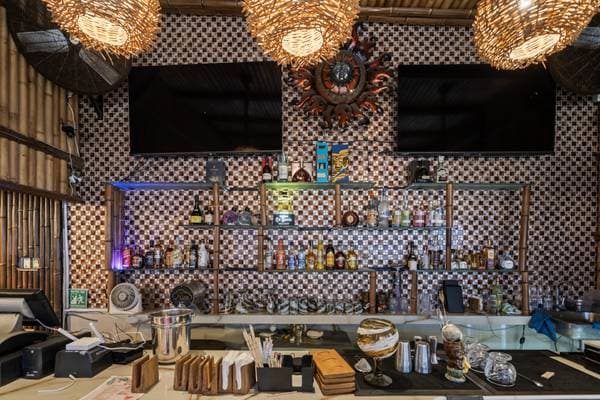 Own a Bar in Paradise. $250,000. USD - Image 4