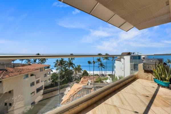 Zona Dorada, Beach Condo -- $752,500. USD