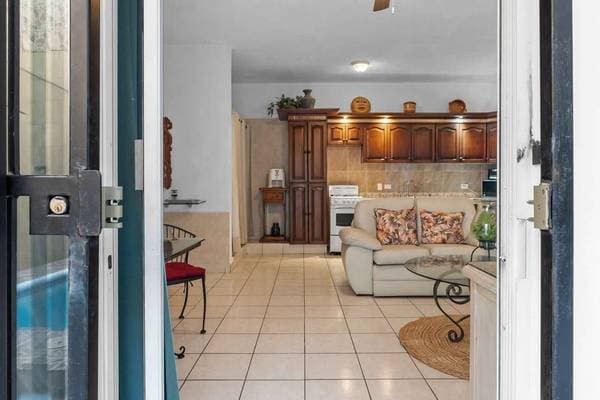 1 Bed 1 Bath with pool and rooftop (YEARLY LEASE ONLY) - Image 4