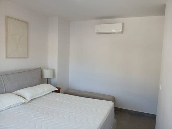 2 bedroom apt, furnish, short or longterm available in 5 de Dic. dtown - Image 3