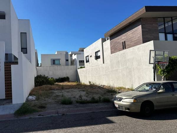 Investment Opportunity!! Only One Available in Hacienda Agua Caliente - Image 2