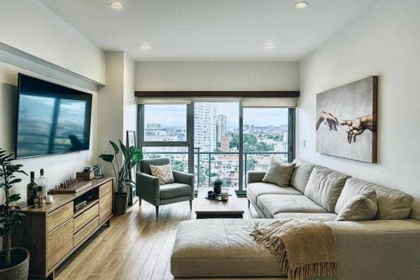 Furnished Rental City Tower With Balcony