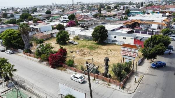 En Venta: Terreno En Esquina Sobre El Blvd Benito Juarez - Image 2