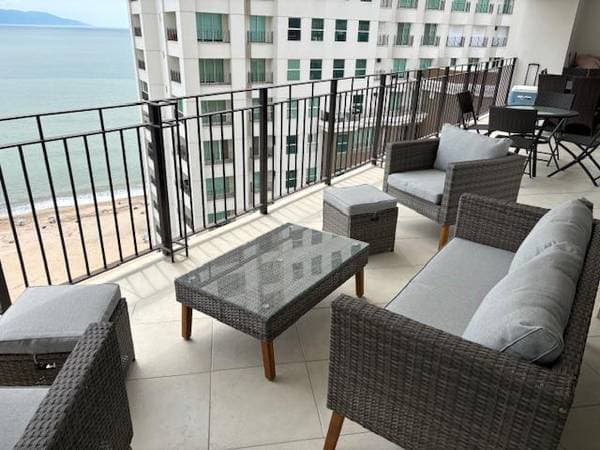 Grand Venetian Tower 1000 19th floor