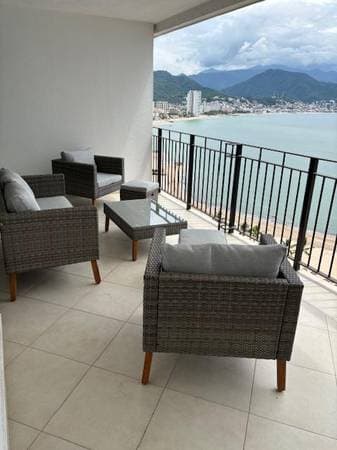 Grand Venetian Tower 1000 19th floor - Image 2