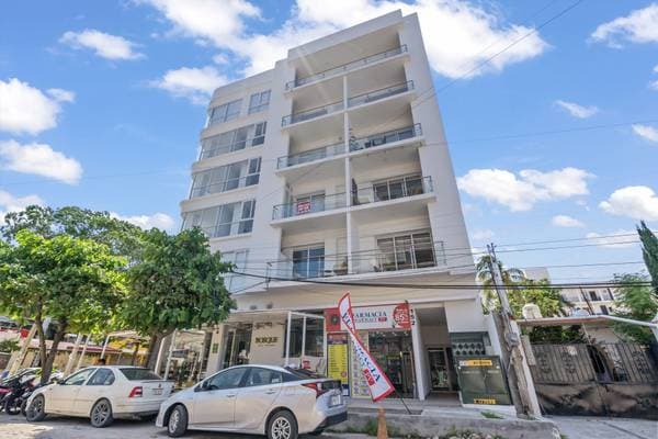 Studio Apartment -- Versalles -- $249,000. USD