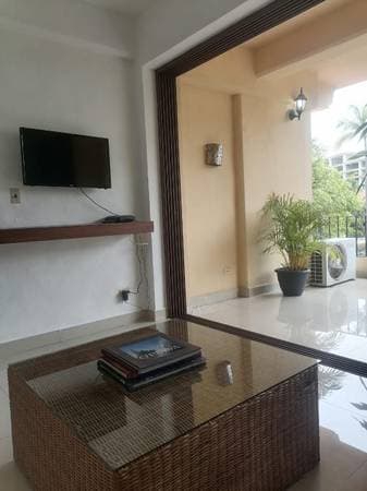 Beautiful Condo In Marina - Image 5