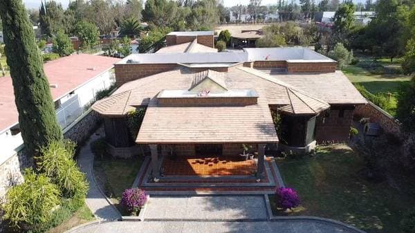 Luxury Ranch In A Magical Town - Investment Opportunity - Image 2