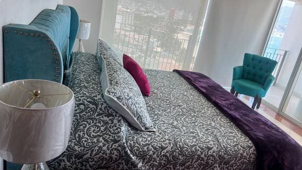 Grand Venetian. 3 BR 3BA AVAILABLE. (Hotel Zone)