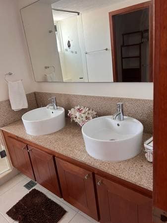 Grand Venetian. 3 BR 3BA AVAILABLE. (Hotel Zone) - Image 5