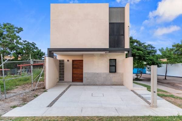 House For Sale With Mountain View