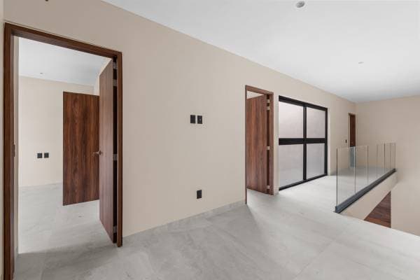 House For Sale With Mountain View - Image 4