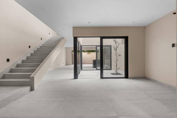 House For Sale With Mountain View - Image 5