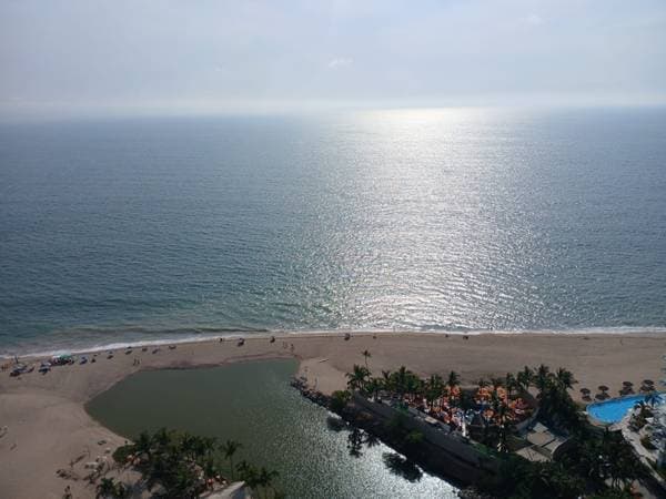 Beachfront Penthouse condo 5 beds vacational short and longterm - Image 5