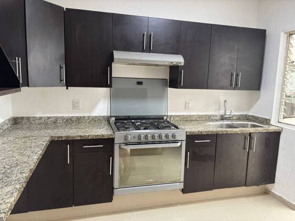 Unfurnished House Flamingos 4 bed 3 bath