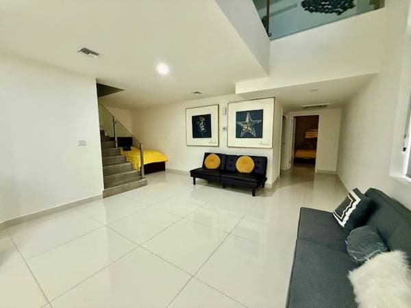 Almost New Immaculate Beach Villa 3 bedroom with 2 car Garage - Image 3