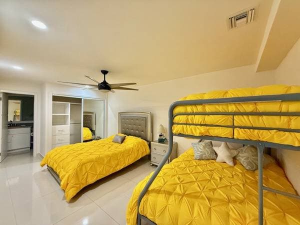 Almost New Immaculate Beach Villa 3 bedroom with 2 car Garage - Image 5