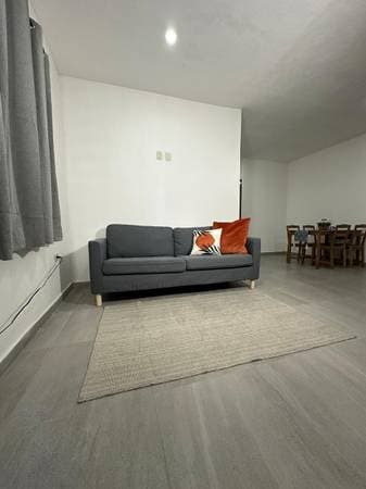 2 beds 1 bath ground level - Image 4