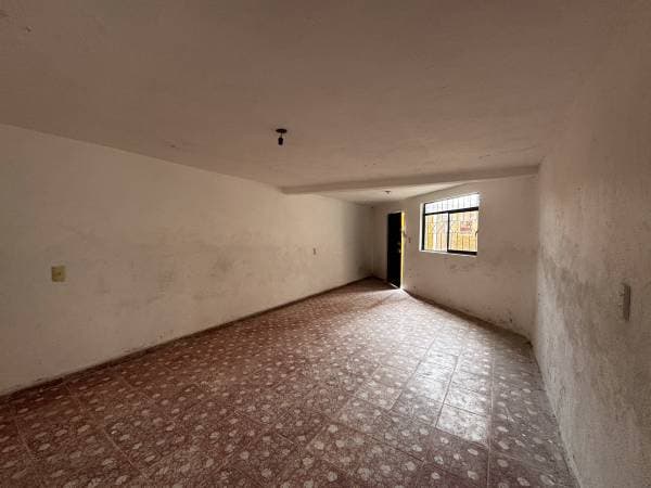 Casa Leo: Colonial Charm Home with Room to Grow - Image 2