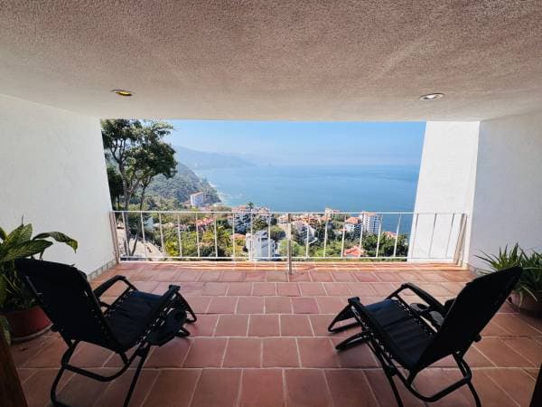 1-Bedroom Condo with Stunning Ocean Views - Image 2