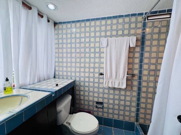 1-Bedroom Condo with Stunning Ocean Views - Image 4