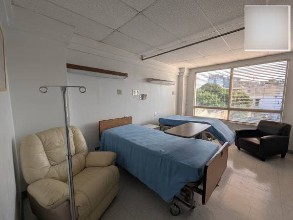 For Sale: Medical Clinic Building with Facilities in Zona Rio - Image 2