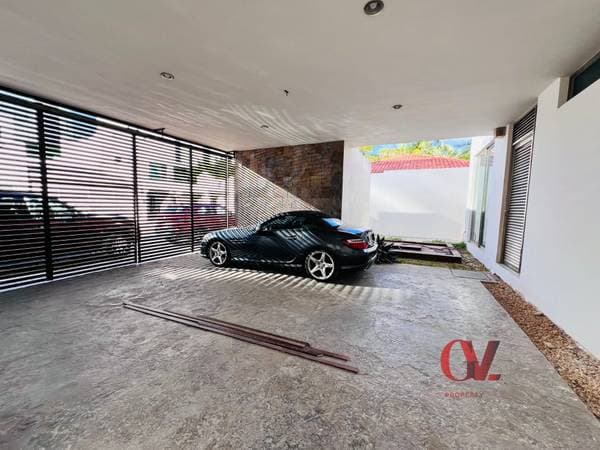 House With 4 Bedrooms In Exclusive Montebello Area - Image 4