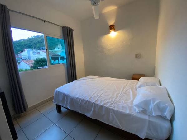 2 bed 1 bath apartment with balcony - Image 5