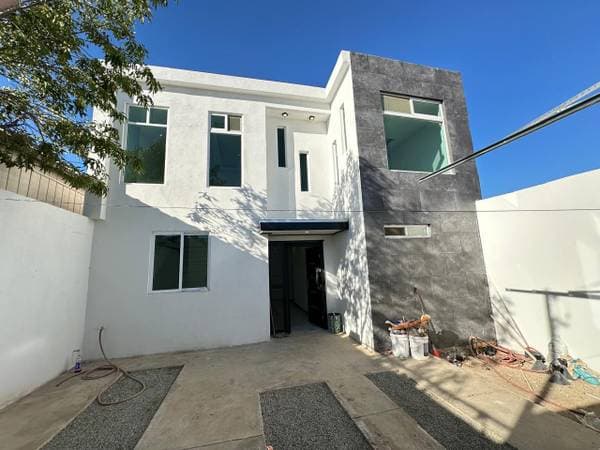 Se Vende Casa En Col. Loma Alta A Unos Pasos De Plaza Encinos - Image 2