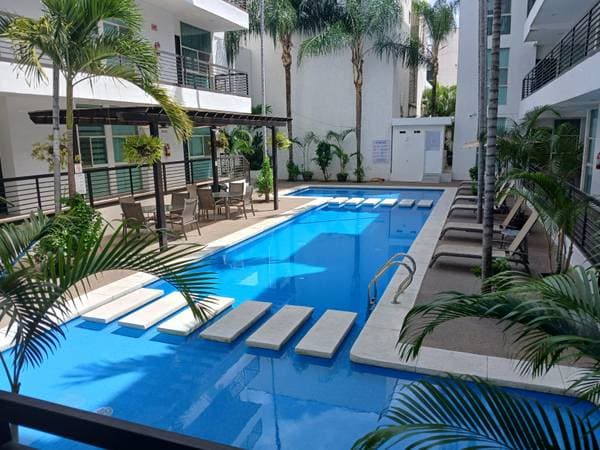 2 beds plus den Apt. for rent inVersalles vacation and short term