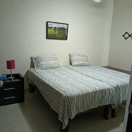 2 beds plus den Apt. for rent inVersalles vacation and short term - Image 2